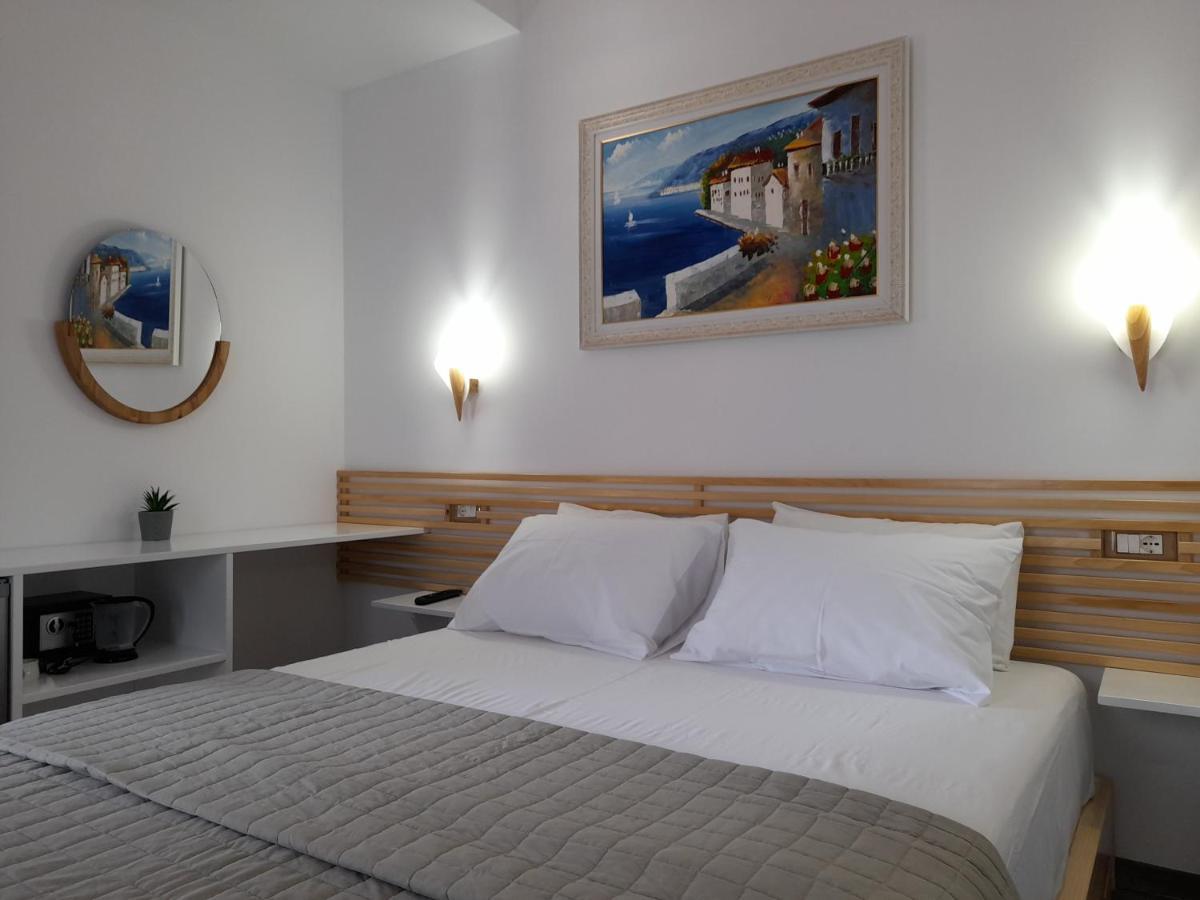 Anxhelos Hotel Himarë Dış mekan fotoğraf