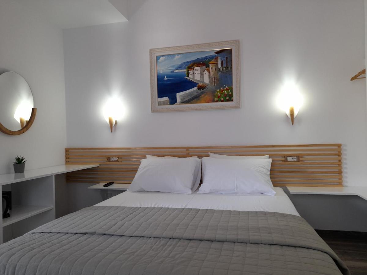 Anxhelos Hotel Himarë Dış mekan fotoğraf