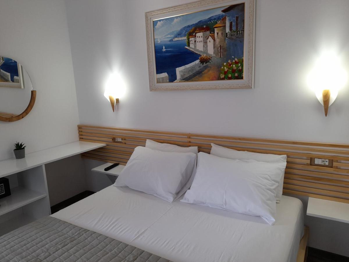 Anxhelos Hotel Himarë Dış mekan fotoğraf